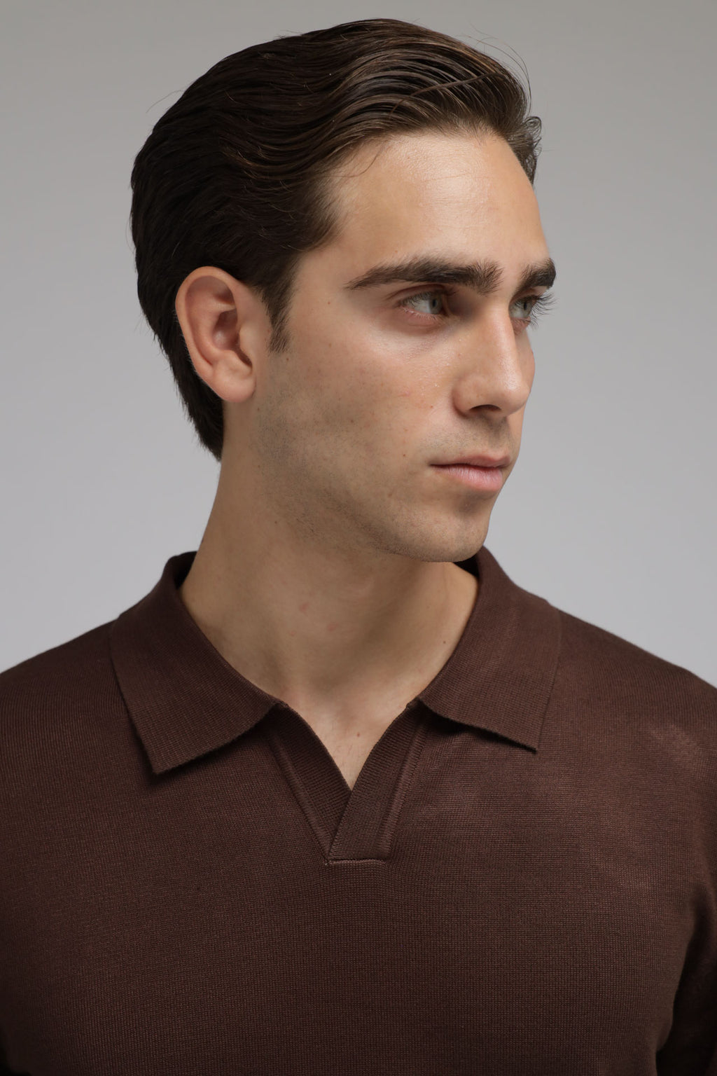 Polo scollo V in maglia