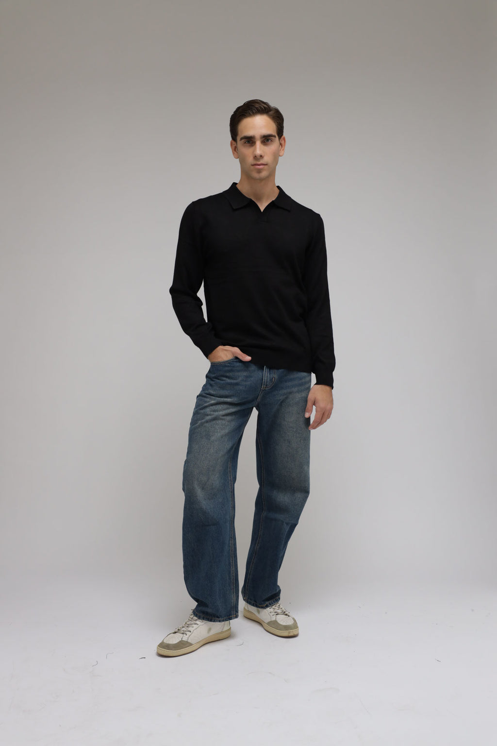 Polo scollo V in maglia
