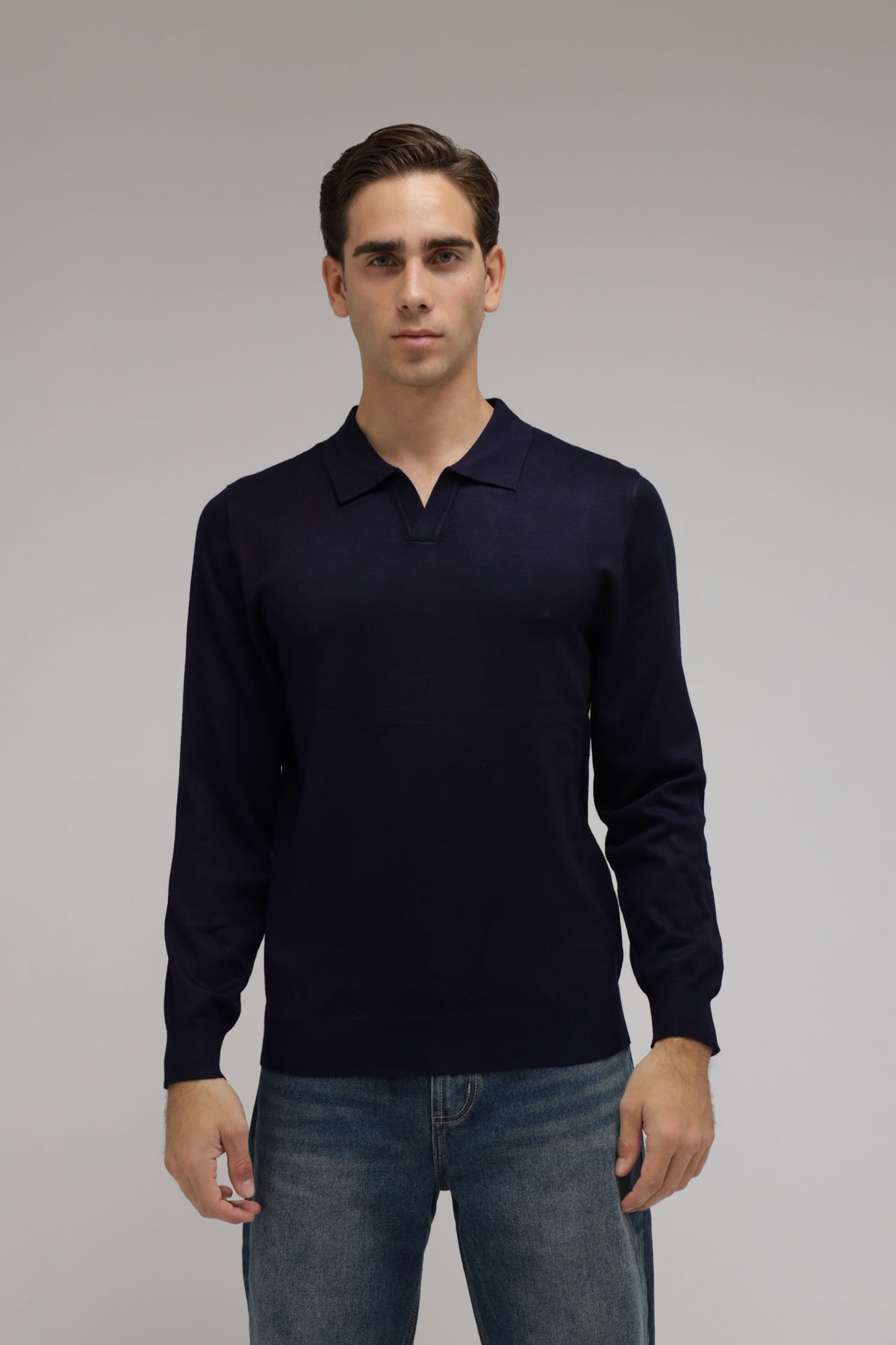 Polo scollo V in maglia