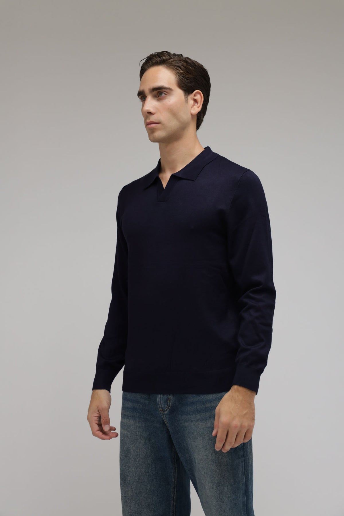 Polo scollo V in maglia