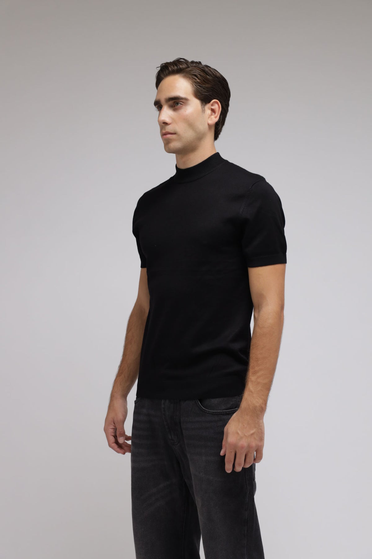 T-shirt accollata in Maglia