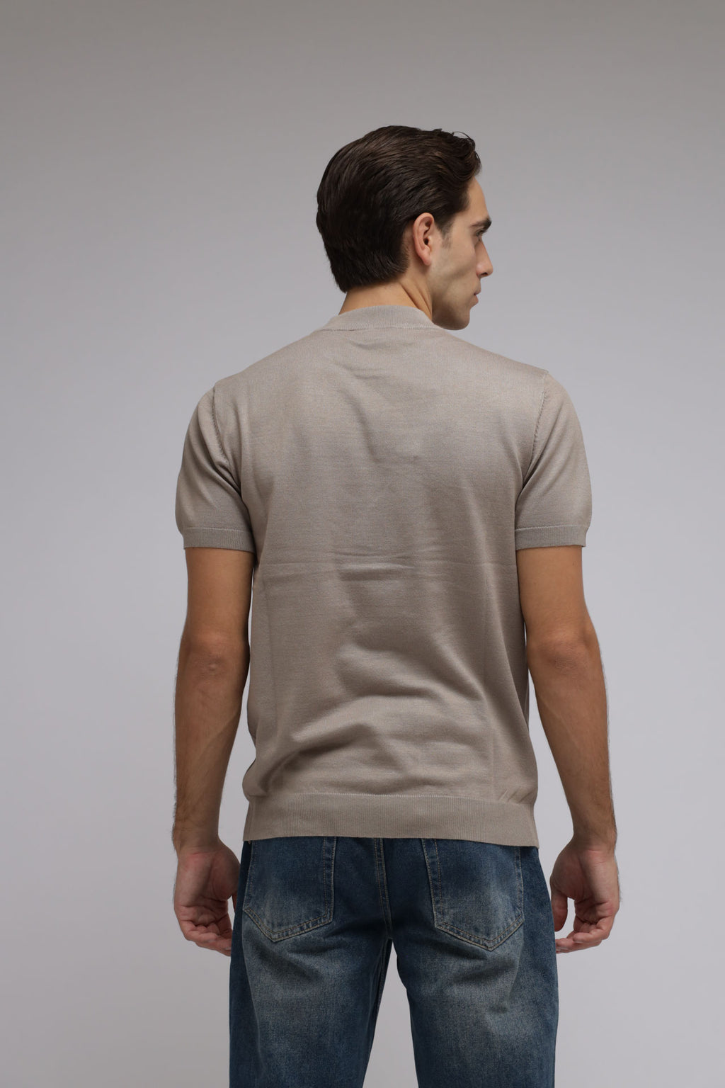 T-shirt accollata in Maglia