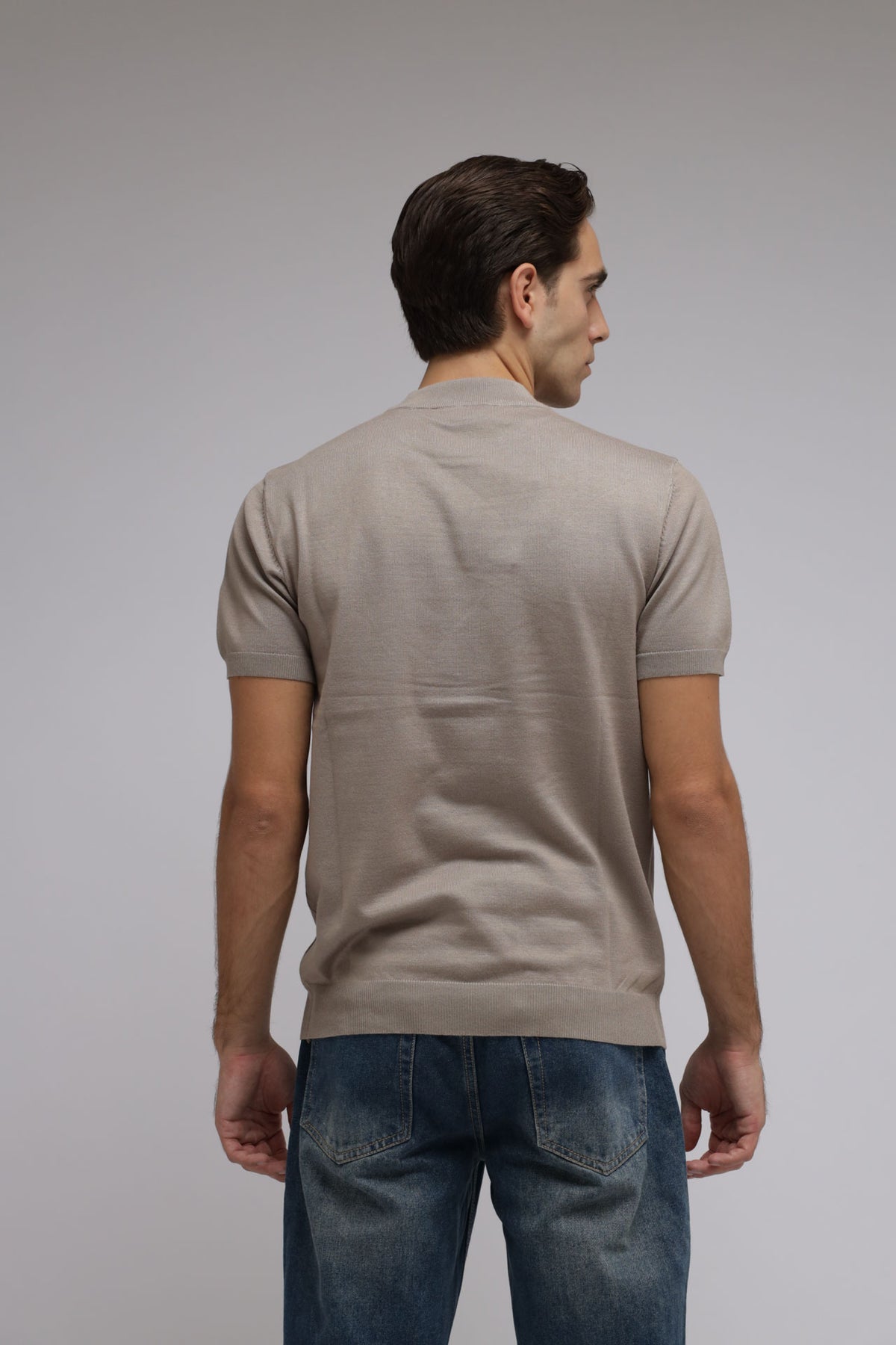T-shirt accollata in Maglia